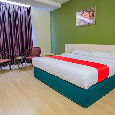 Hotel 101 Permas Jaya Johor Bahru Exterior foto