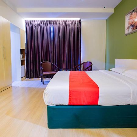 Hotel 101 Permas Jaya Johor Bahru Exterior foto